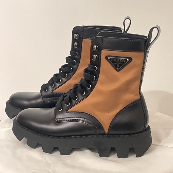 PRADA SS20 Fashion Show Rocksand Boot
Size Prada men ( 41 ) 7 us size 8 - Picture 3 of 3
